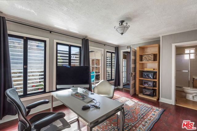 3526 Griffin Avenue, Los Angeles CA: https://media.crmls.org/mediaz/08ffd2ae-6c84-4bb6-b636-159d70170a54.jpg