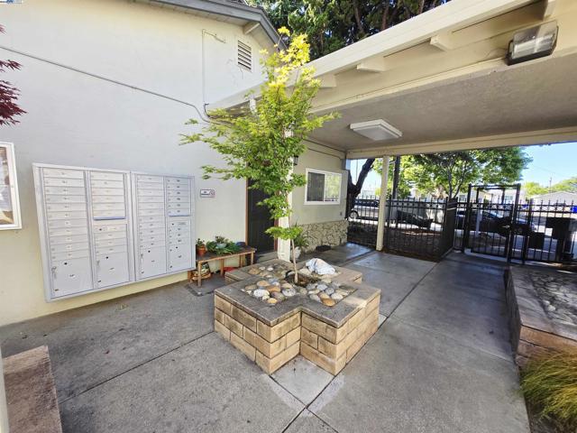 670 Fargo Ave, San Leandro CA: https://media.crmls.org/mediaz/09002ddd-c36b-4c23-8298-44af9be2236f.jpg