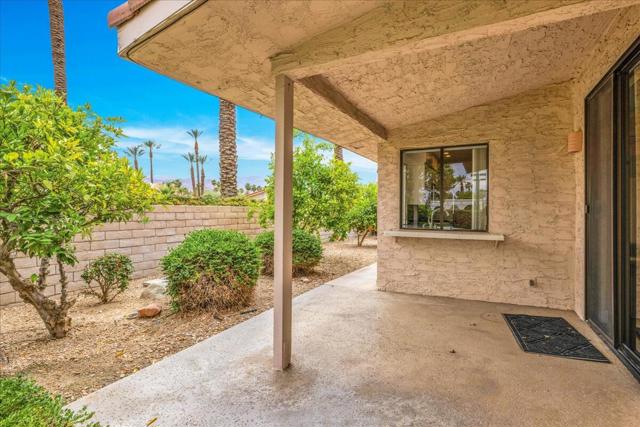 45 Lincoln Place, Rancho Mirage CA: https://media.crmls.org/mediaz/090067d3-7256-4477-90ff-26e240372c68.jpg