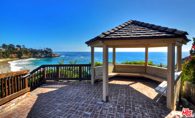 11 S Callecita, Laguna Beach CA: https://media.crmls.org/mediaz/0900a144-7cf2-491a-9ad1-098866c3ad6e.jpg