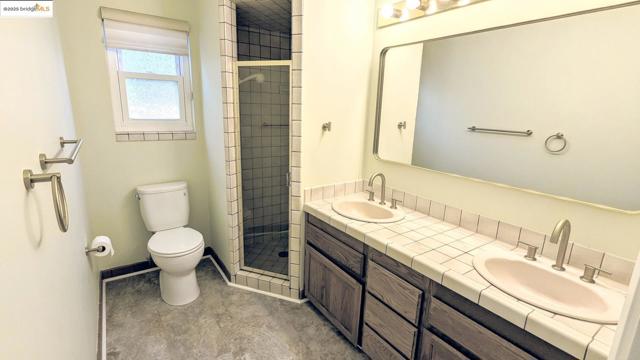 5126 La Honda RD, El Sobrante CA: https://media.crmls.org/mediaz/0900ab57-cdff-435e-bd14-13230fa559e7.jpg