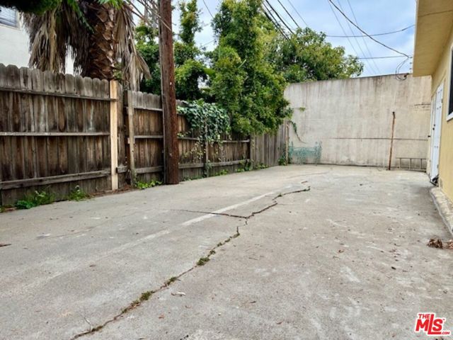 1114 S Sherbourne Drive, Los Angeles CA: https://media.crmls.org/mediaz/0900c4f0-221e-49f8-aa9f-cda1a670f50e.jpg