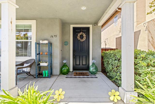 1675 Tree Song Ln, Chula Vista CA: https://media.crmls.org/mediaz/0900eff5-00af-44b2-bc43-ecccbd15acb1.jpg