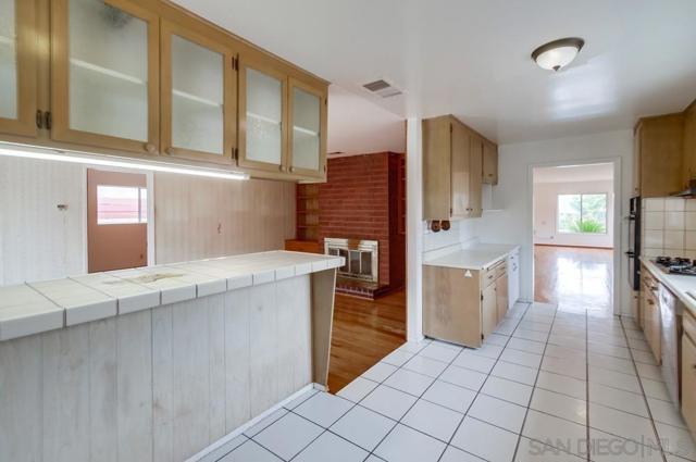 1354 Chalcedony St, San Diego CA: https://media.crmls.org/mediaz/0901cf49-498e-464c-96fe-95ee4716f641.jpg