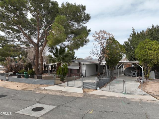 354 Morning Glory Drive, California City CA: https://media.crmls.org/mediaz/09029365-5e2f-4410-bd77-8d2f226ad437.jpg