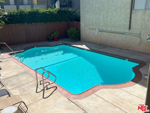 5901 Canterbury Drive, Culver City CA: https://media.crmls.org/mediaz/0902a7b3-6a73-46e3-9fca-029467fe0956.jpg