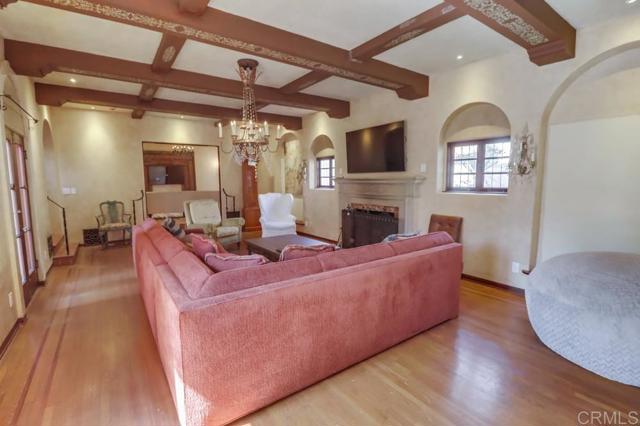 Detail Gallery Image 12 of 73 For 3014 Xenophon St, Point Loma,  CA 92106 - 5 Beds | 3 Baths