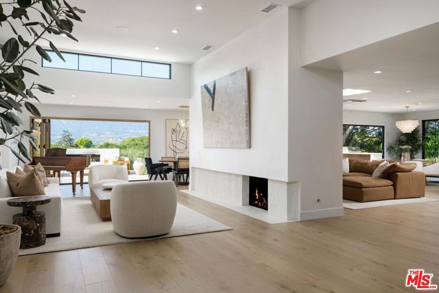 1250 Bel Air Drive, Santa Barbara CA: https://media.crmls.org/mediaz/09030063-bbde-4242-a9dd-31464861aa6f.jpg