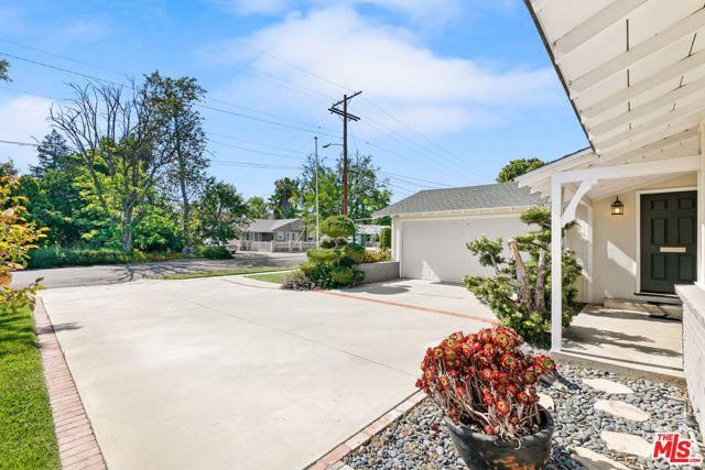 5844 Ranchito Avenue photo 8