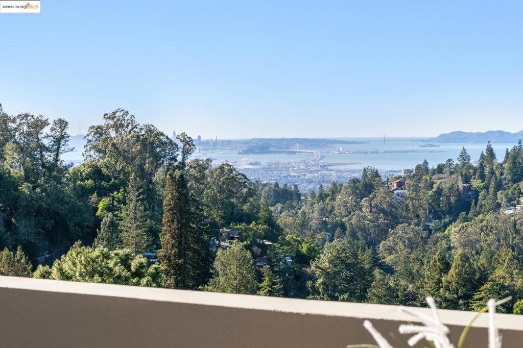 https://media.crmls.org/mediaz/09034d57-d817-4ac9-b704-8711b6af0d9c.jpg?preset=X-Large