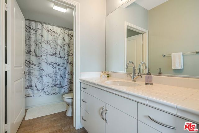 Image 26 of 43 For 7100 Playa Vista Drive 404