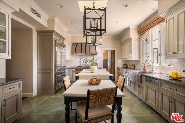 5 Bed Home for Sale in Los Angeles, California