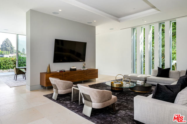 642 Perugia Way, Los Angeles CA: https://media.crmls.org/mediaz/09045d7e-339b-430d-aa34-d9fad68e8a3e.jpg