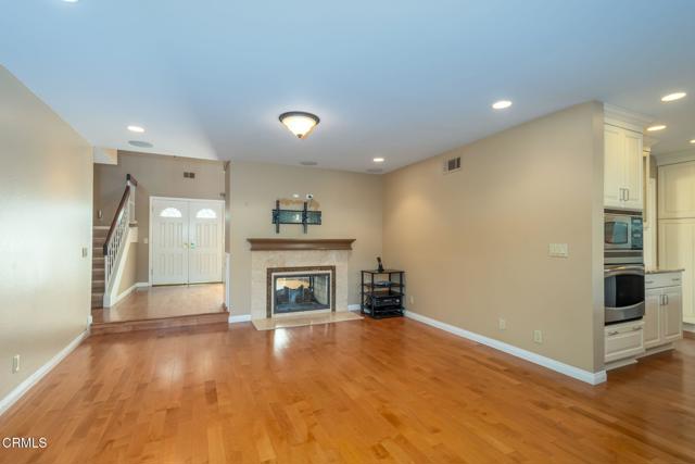 3475 E Karena Court, Camarillo CA: https://media.crmls.org/mediaz/09046551-eb7c-444e-8aa1-3a3507289075.jpg