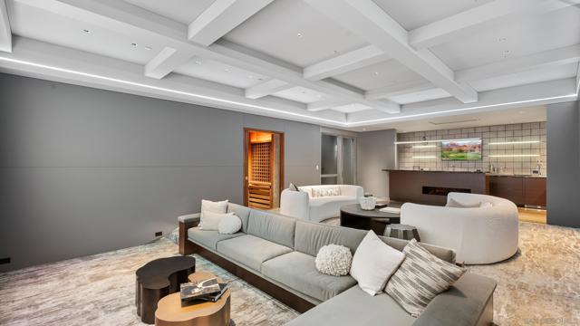 1230 Neptune Ave, Encinitas CA: https://media.crmls.org/mediaz/090508b1-36dd-4dbf-96d8-41c8449bf487.jpg