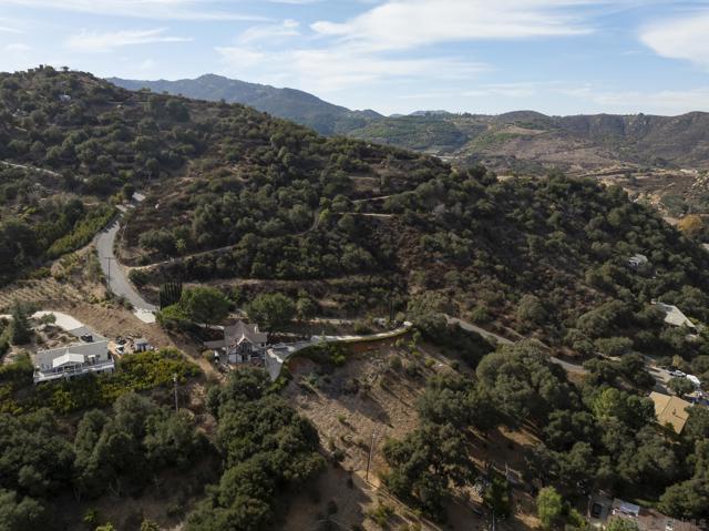 29531 Gordon Hill Road, Valley Center CA: https://media.crmls.org/mediaz/09051599-d30e-43a7-8f53-b0938c0e7bf9.jpg