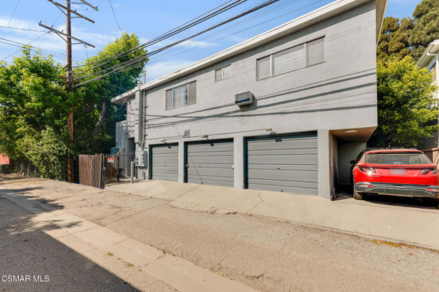 3411 Mclaughlin Avenue, Los Angeles CA: https://media.crmls.org/mediaz/09051c50-edaa-400c-8aa2-9cdf9a49a6d5.jpg