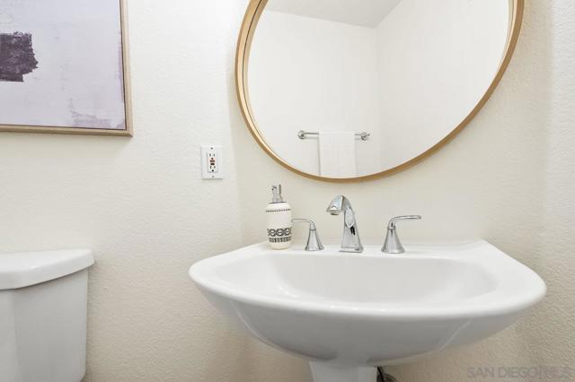 4087 Ivey Vista, Oceanside CA: https://media.crmls.org/mediaz/09052f48-681f-4b25-b7e6-2f8a25bbde94.jpg
