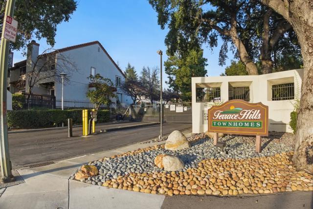 3585 Flint Creek Drive, San Jose CA: https://media.crmls.org/mediaz/09063383-c0d6-416a-8529-062c6b8c1389.jpg