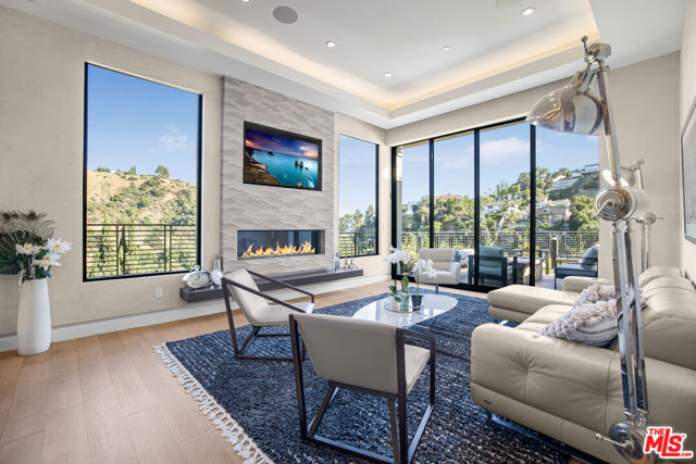2501 Zorada Drive, Los Angeles CA: https://media.crmls.org/mediaz/090777a9-b672-49c8-a677-6e37b9a57535.jpg