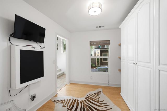 Image 8 of 74 For 7907 Modern Oasis Drive