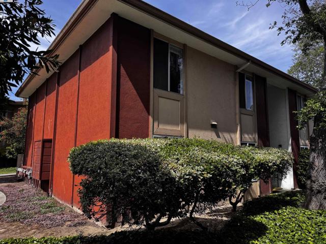 2755 Country Drive, Fremont CA: https://media.crmls.org/mediaz/0908566d-3a72-45b8-8e99-8934e4cf8369.jpg