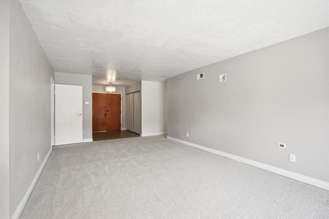 1711 Oak Hill Dr, Escondido CA: https://media.crmls.org/mediaz/0908860f-853a-4996-b4ee-756300e535bc.jpg