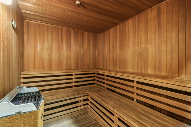 700 Front St, San Diego CA: https://media.crmls.org/mediaz/0908b429-d556-4002-95d7-92898eabca88.jpg