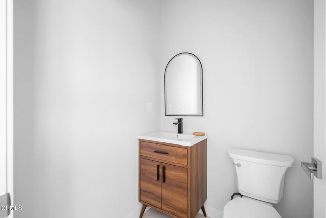 Detail Gallery Image 10 of 26 For 12323 Foxcroft Pl, Granada Hills,  CA 91344 - 3 Beds | 2/1 Baths