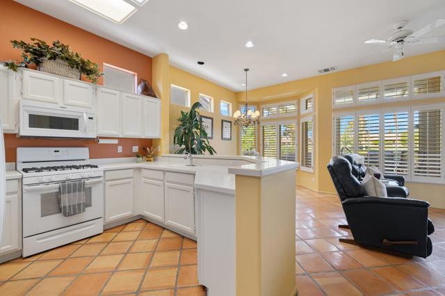 37383 Westridge Avenue, Palm Desert CA: https://media.crmls.org/mediaz/09091bed-e2f4-4815-a000-0bd7bb42f2a5.jpg