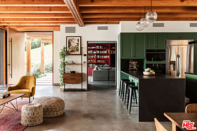 22575 Monte Vista Drive, Topanga CA: https://media.crmls.org/mediaz/09094084-52d0-4486-8c96-57c11f5d3d39.jpg