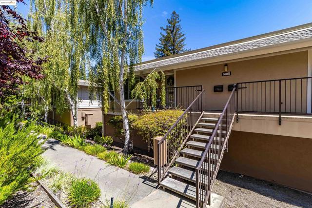 1405 Ptarmigan Dr, Walnut Creek CA: https://media.crmls.org/mediaz/0909efbb-e062-45c9-af33-97e8cd4ac3ec.jpg