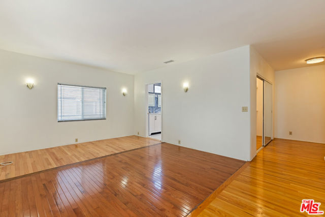 955 S Highland Avenue, Los Angeles CA: https://media.crmls.org/mediaz/0909f215-32d0-4bf0-b2de-4f5902dce891.jpg