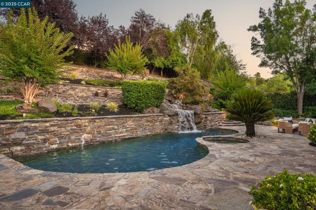 51 Brightwood Cir, Danville CA: https://media.crmls.org/mediaz/0909f744-142c-4f4c-9ca1-253ec7f156dc.jpg