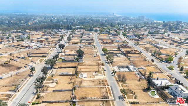 856 Toyopa Drive, Pacific Palisades CA: https://media.crmls.org/mediaz/0909fe0a-5063-454d-8fa0-9175b70d738c.jpg