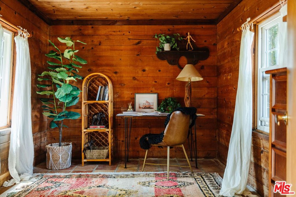 https://media.crmls.org/mediaz/090a5394-9dde-4618-b12c-8d5780ebfa56.jpg?preset=X-Large
