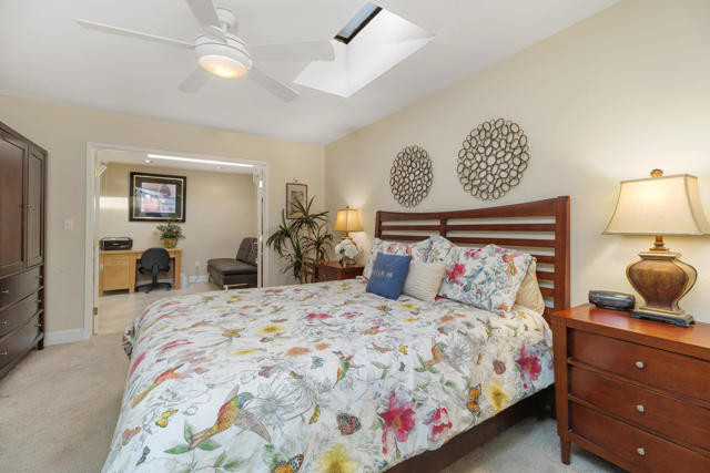 240 Santa Barbara Circle, Palm Desert CA: https://media.crmls.org/mediaz/090a6782-5911-4d7f-89ed-b6076e750cf7.jpg