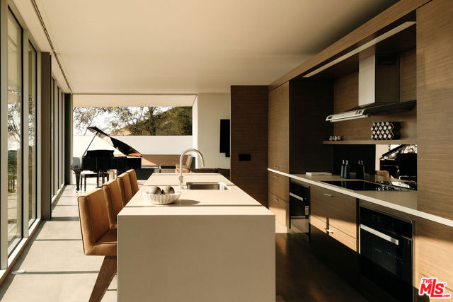 2500 Briarcrest Road, Beverly Hills CA: https://media.crmls.org/mediaz/090b01b5-cae2-4446-864e-59ac1d2d5603.jpg