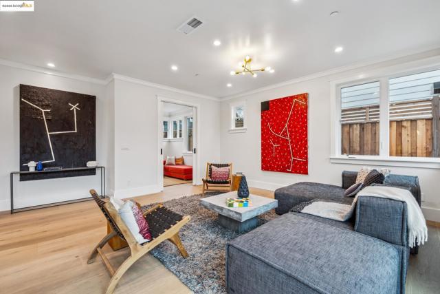 2312 Eighth St, Berkeley CA: https://media.crmls.org/mediaz/090b2d47-a5b6-4332-bfb3-5b61126435dc.jpg