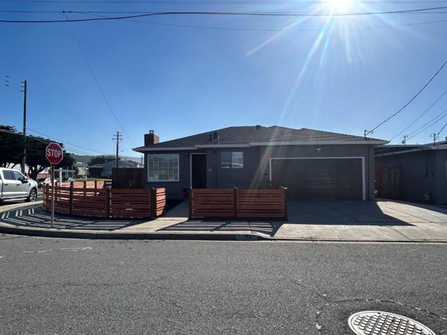 196 Surf Street, Pacifica CA: https://media.crmls.org/mediaz/090b4ae4-5afc-40d9-b099-e3dba64bc7bf.jpg