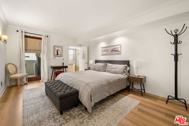 122 N Clark Drive, West Hollywood CA: https://media.crmls.org/mediaz/090b8279-9af9-4f50-8adc-a480212ac7e2.jpg
