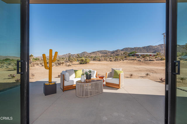 61464 Melton Trail, Joshua Tree CA: https://media.crmls.org/mediaz/090b844f-aad0-4b35-b99a-500ca21e954f.jpg