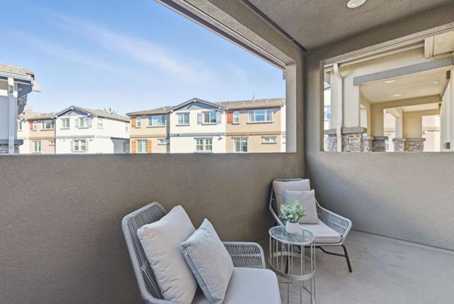 24548 Autumn Mist Way, Hayward CA: https://media.crmls.org/mediaz/090bcd3e-ec76-42cd-8404-ba92c8eb5e7d.jpg