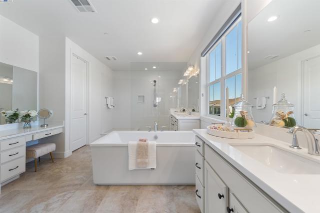 7152 Aubrey Way, Dublin CA: https://media.crmls.org/mediaz/090c235e-5081-48a3-957a-f61e7149d305.jpg