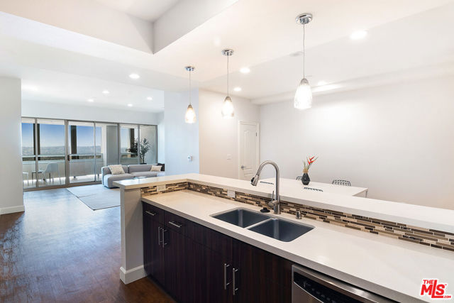 5670 Wilshire Boulevard, Los Angeles CA: https://media.crmls.org/mediaz/090c3df9-fd6d-492b-8cfa-b9919eda98d7.jpg