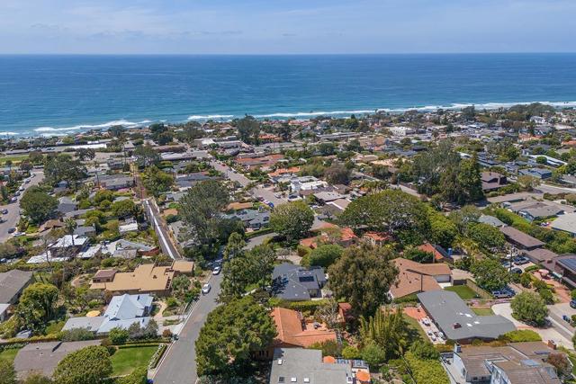 624 Hoska Dr, Del Mar CA: https://media.crmls.org/mediaz/090c75f6-9f3a-4a47-8c18-fc67c9c72fb2.jpg