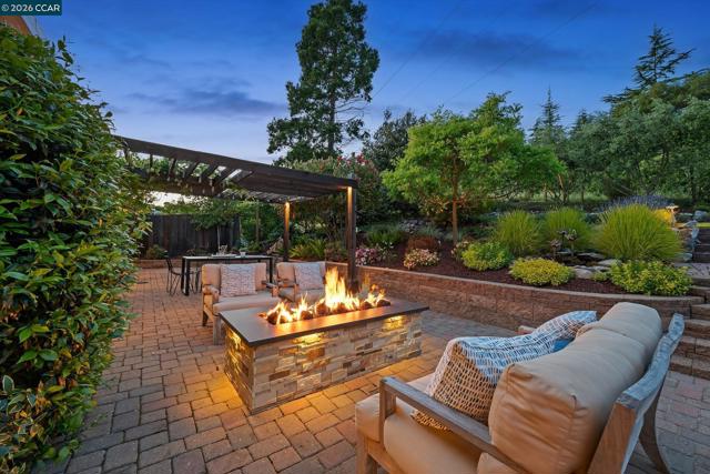 31 Ivy Dr, Orinda CA: https://media.crmls.org/mediaz/090ce2f3-0be7-4e38-947f-0450b7917652.jpg