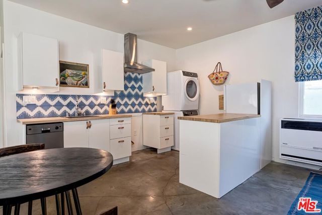 4417 Campbell Drive, Los Angeles CA: https://media.crmls.org/mediaz/090d4a24-7e00-4a28-a1d9-99630f529ebe.jpg