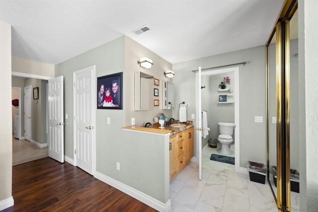 1510 2 Orangeview Dr,  CA: https://media.crmls.org/mediaz/090dca55-c877-490f-bc00-05a11fd45348.jpg