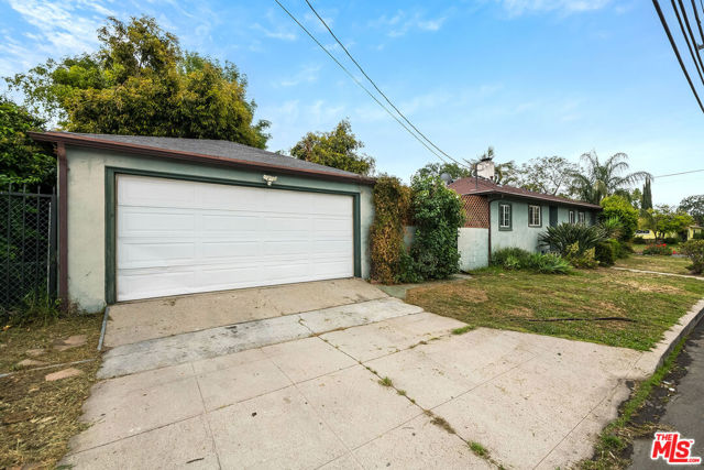 15361 Archwood Street, Van Nuys CA: https://media.crmls.org/mediaz/090dde2d-5a83-49c3-ac68-5e78a9e89f35.jpg